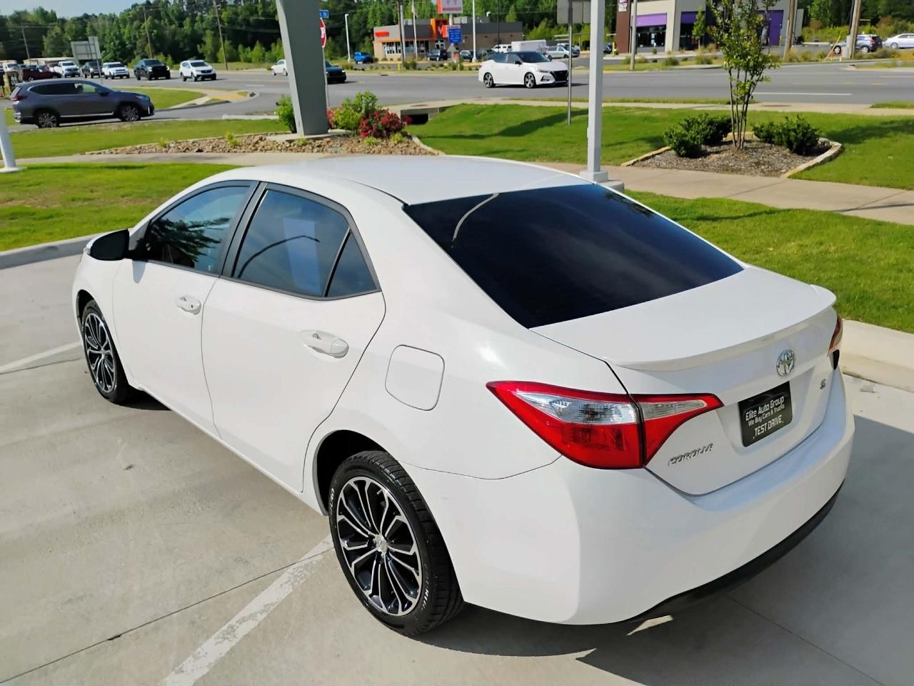 Toyota Corolla 4dr Sdn CVT LE Premium (Natl) 2015