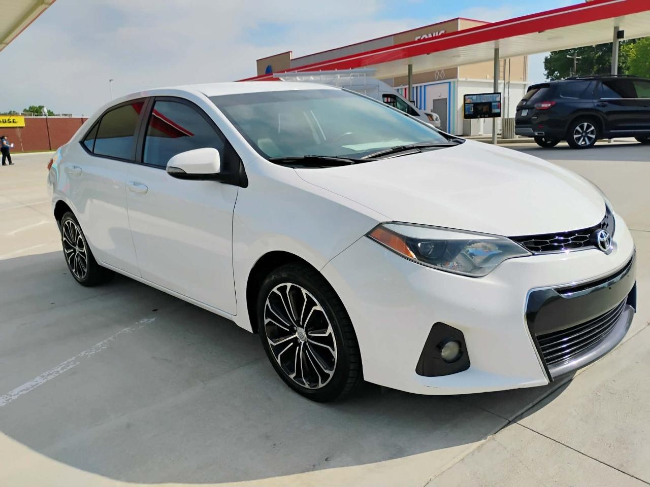 Toyota Corolla 4dr Sdn CVT LE Premium (Natl) 2015