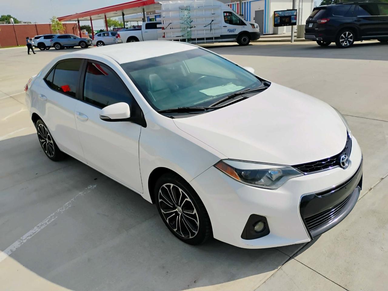 Toyota Corolla 4dr Sdn CVT LE Premium (Natl) 2015