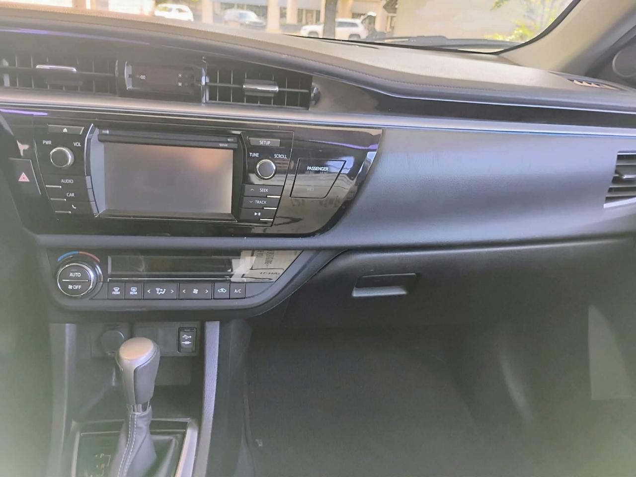 Toyota Corolla 4dr Sdn CVT LE Premium (Natl) 2015