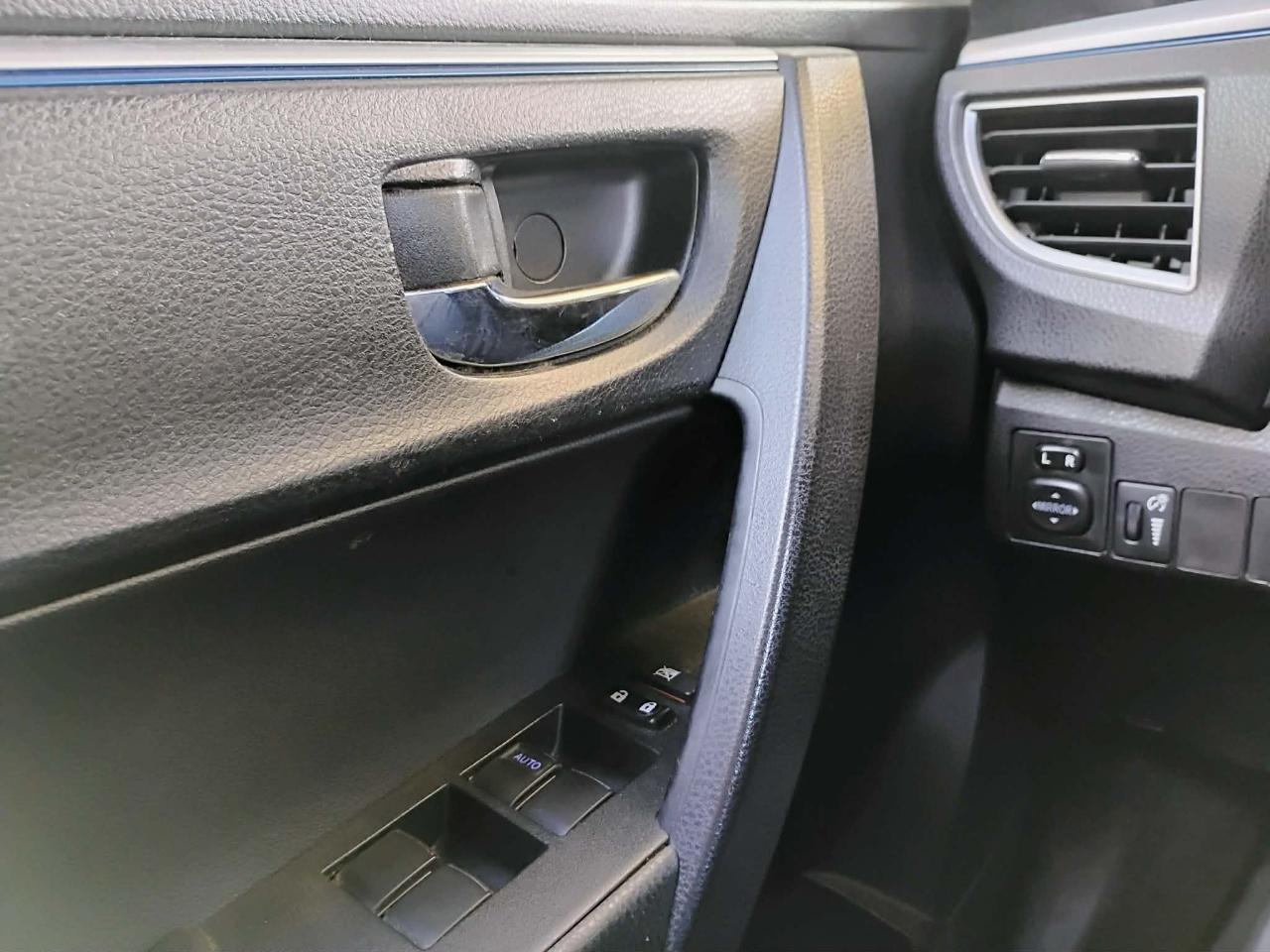 Toyota Corolla 4dr Sdn CVT LE Premium (Natl) 2015