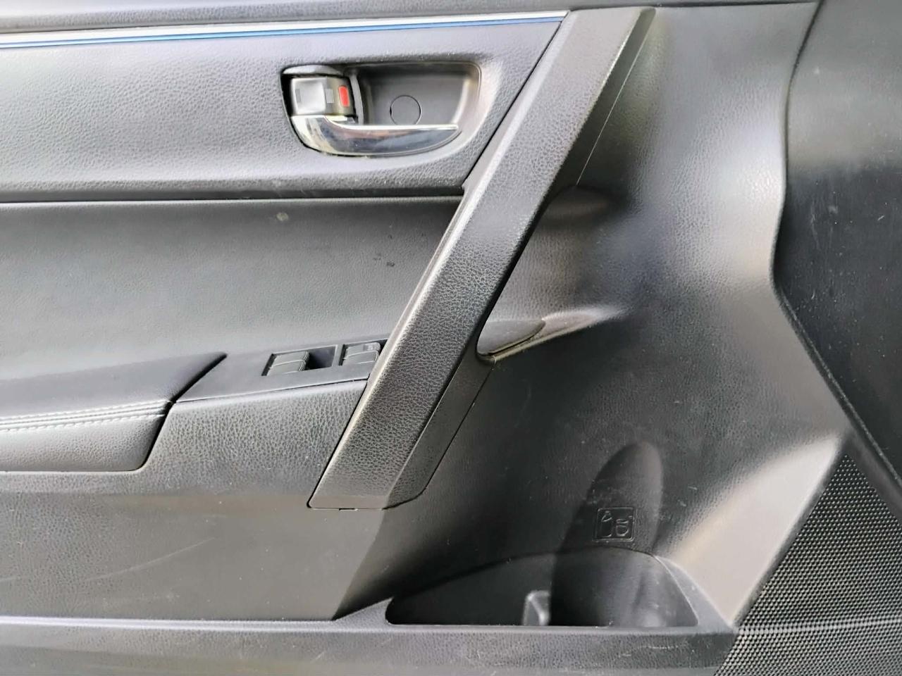 Toyota Corolla 4dr Sdn CVT LE Premium (Natl) 2015
