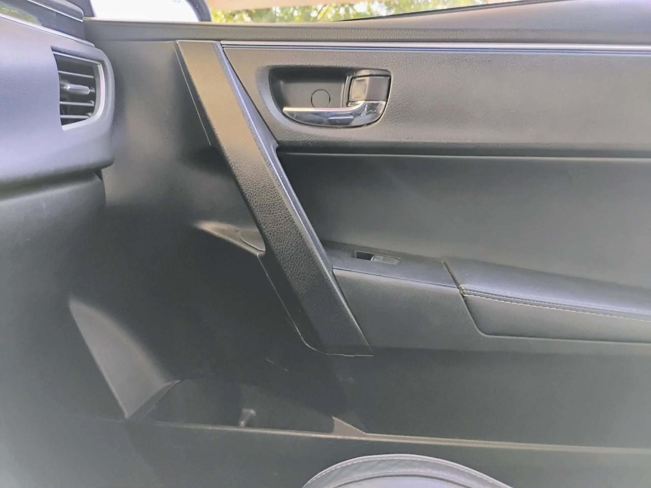 Toyota Corolla 4dr Sdn CVT LE Premium (Natl) 2015