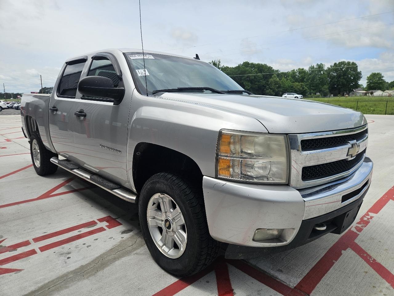 Chevrolet Silverado 1500 4WD Crew Cab 143.5" LT 2010