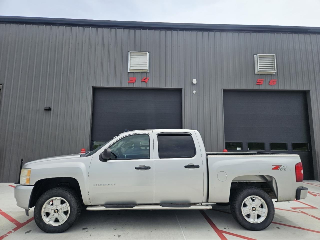 Chevrolet Silverado 1500 4WD Crew Cab 143.5" LT 2010