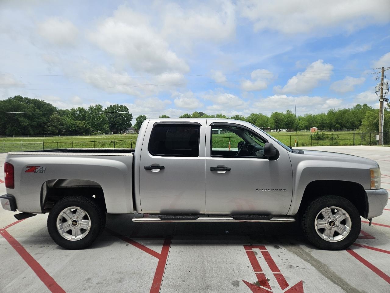 Chevrolet Silverado 1500 4WD Crew Cab 143.5" LT 2010