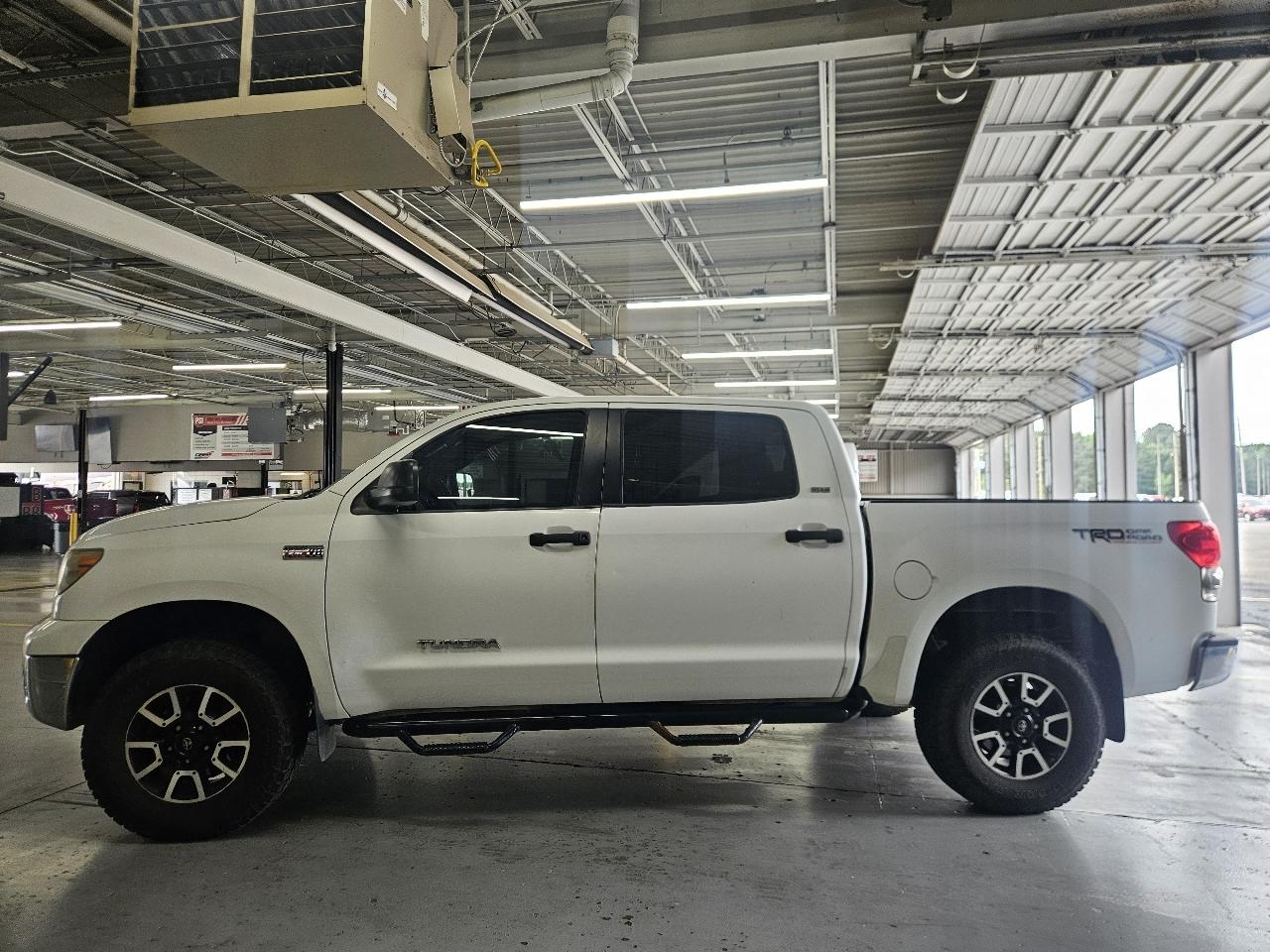 Toyota Tundra 2WD Truck CrewMax 5.7L V8 6-Spd AT (Natl) 2009