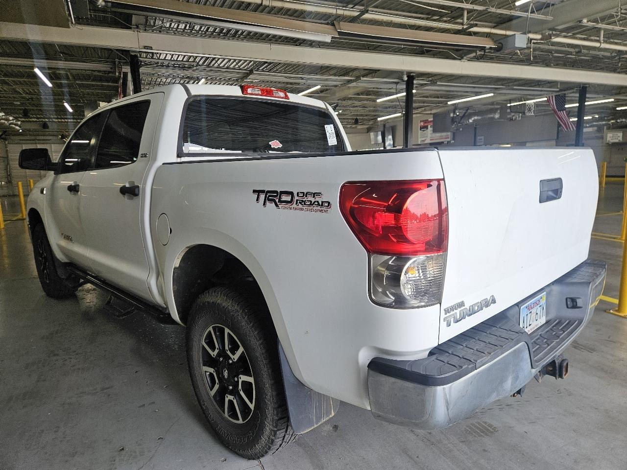 Toyota Tundra 2WD Truck CrewMax 5.7L V8 6-Spd AT (Natl) 2009