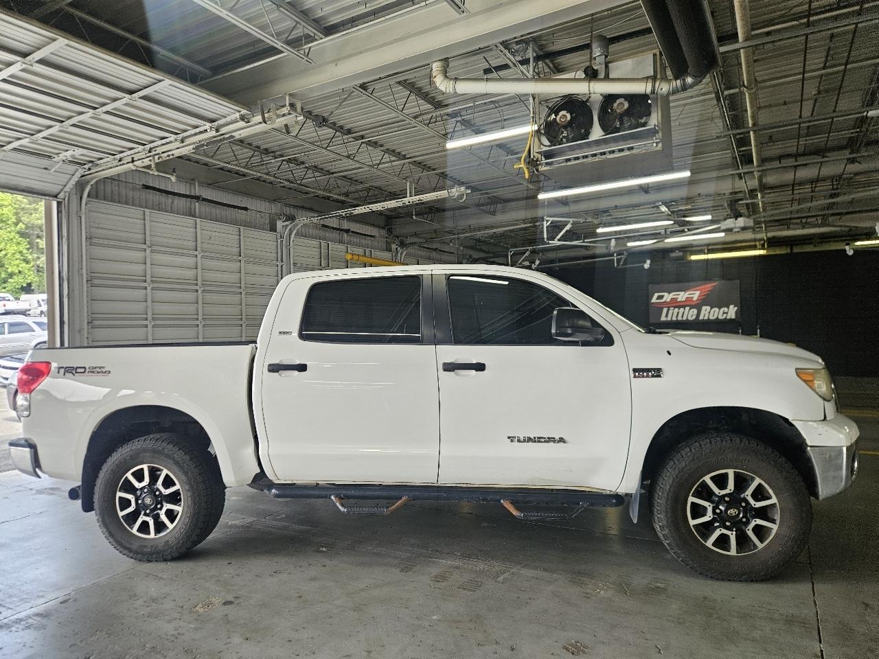 Toyota Tundra 2WD Truck CrewMax 5.7L V8 6-Spd AT (Natl) 2009