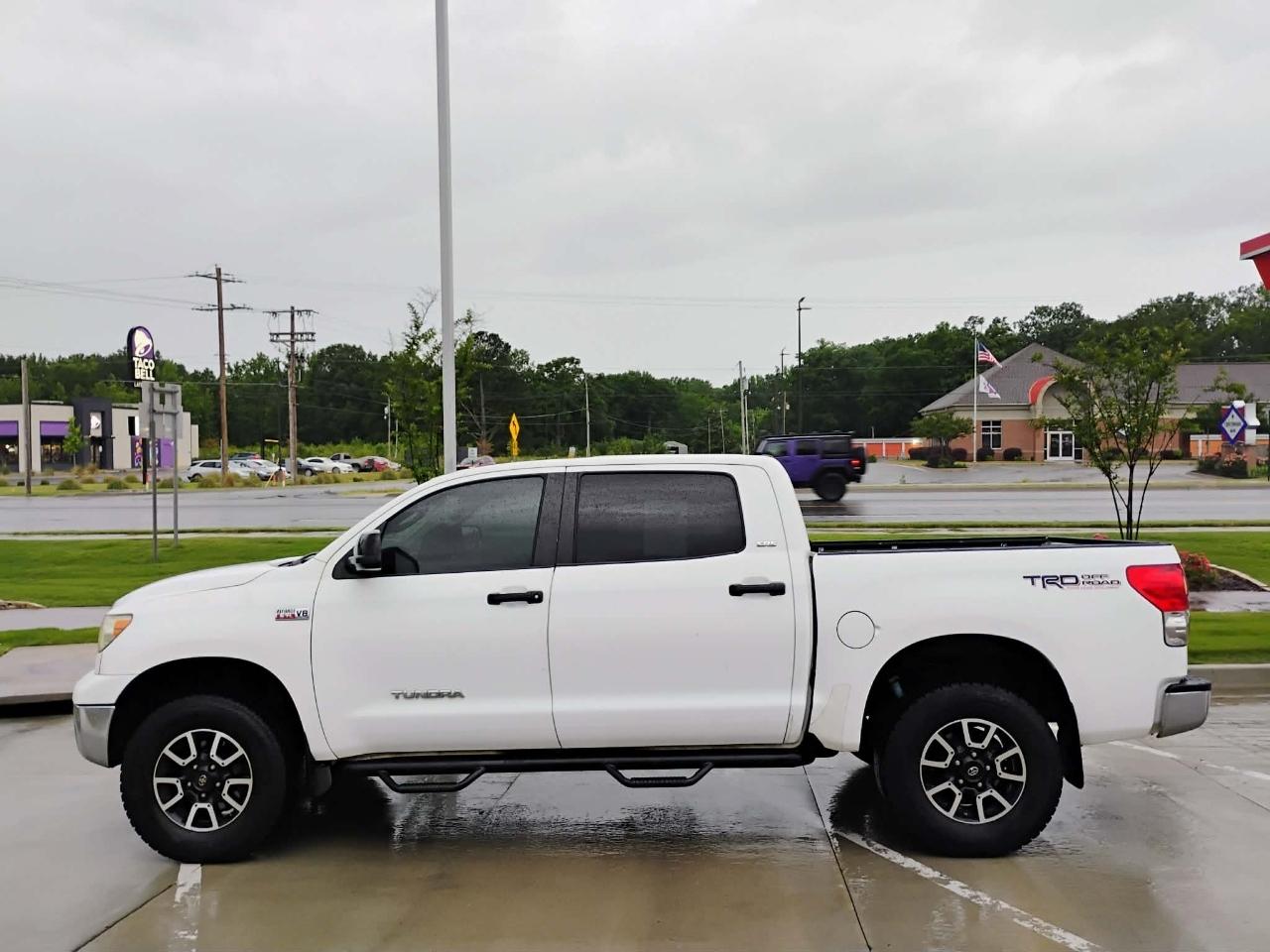 Toyota Tundra 2WD Truck CrewMax 5.7L V8 6-Spd AT (Natl) 2009