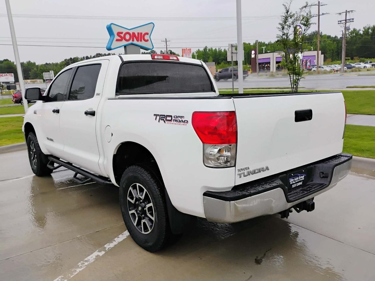 Toyota Tundra 2WD Truck CrewMax 5.7L V8 6-Spd AT (Natl) 2009