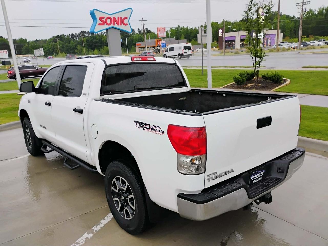 Toyota Tundra 2WD Truck CrewMax 5.7L V8 6-Spd AT (Natl) 2009