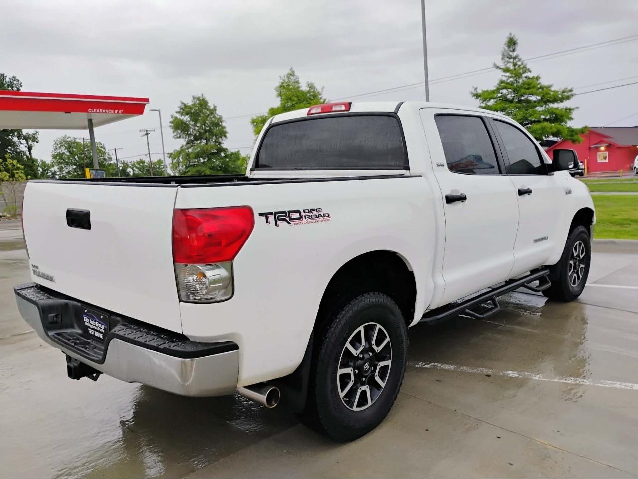 Toyota Tundra 2WD Truck CrewMax 5.7L V8 6-Spd AT (Natl) 2009