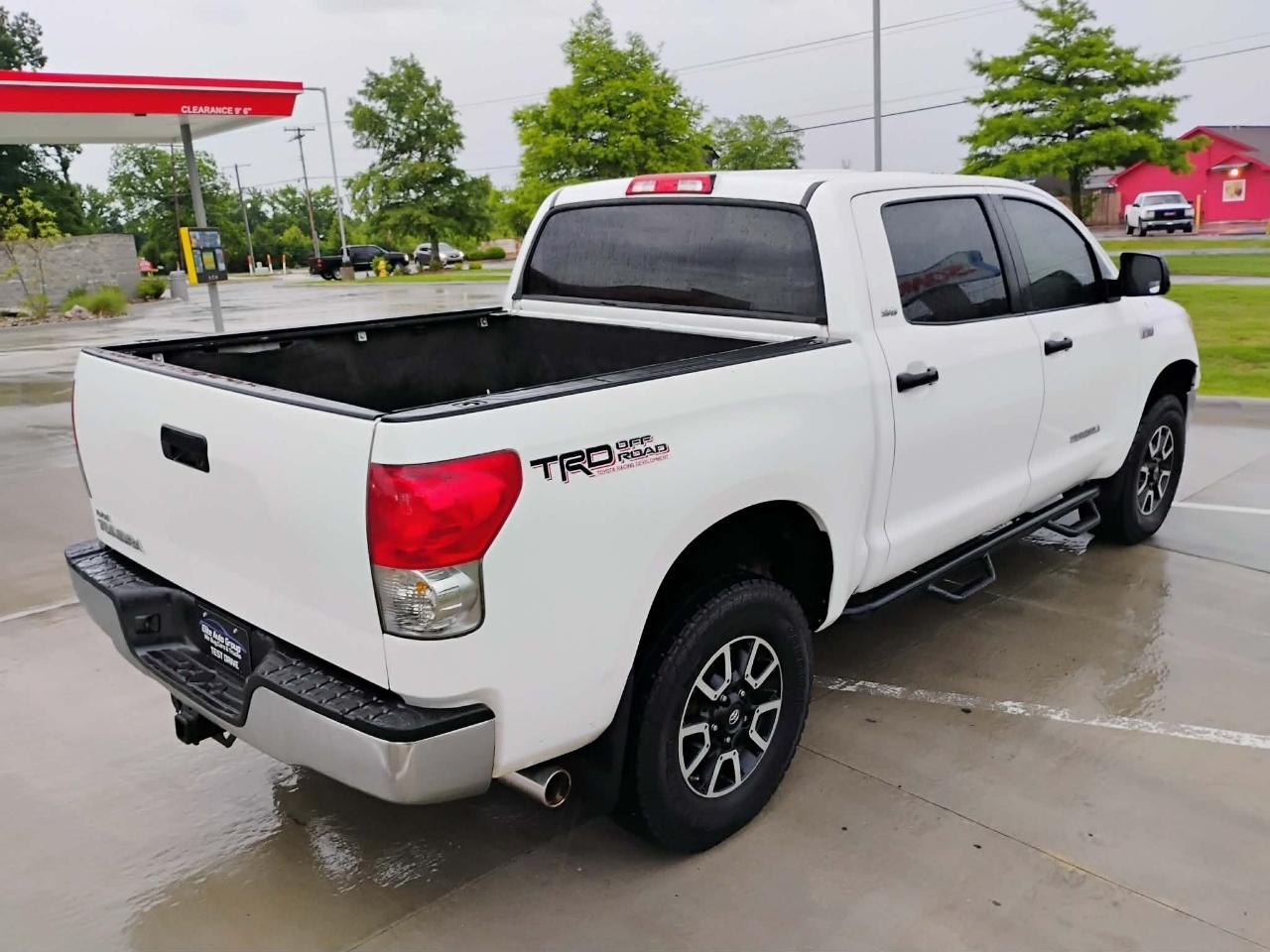 Toyota Tundra 2WD Truck CrewMax 5.7L V8 6-Spd AT (Natl) 2009