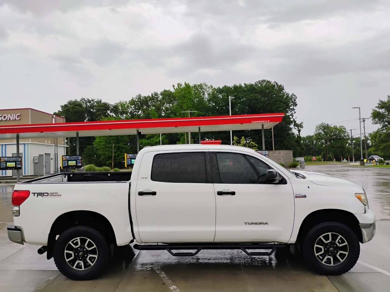 Toyota Tundra 2WD Truck CrewMax 5.7L V8 6-Spd AT (Natl) 2009