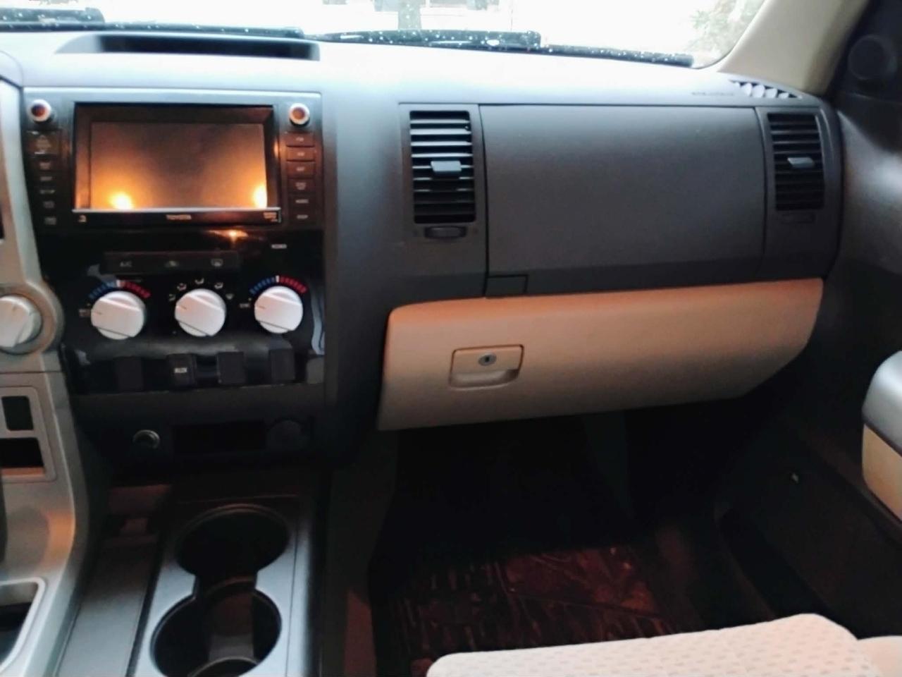 Toyota Tundra 2WD Truck CrewMax 5.7L V8 6-Spd AT (Natl) 2009