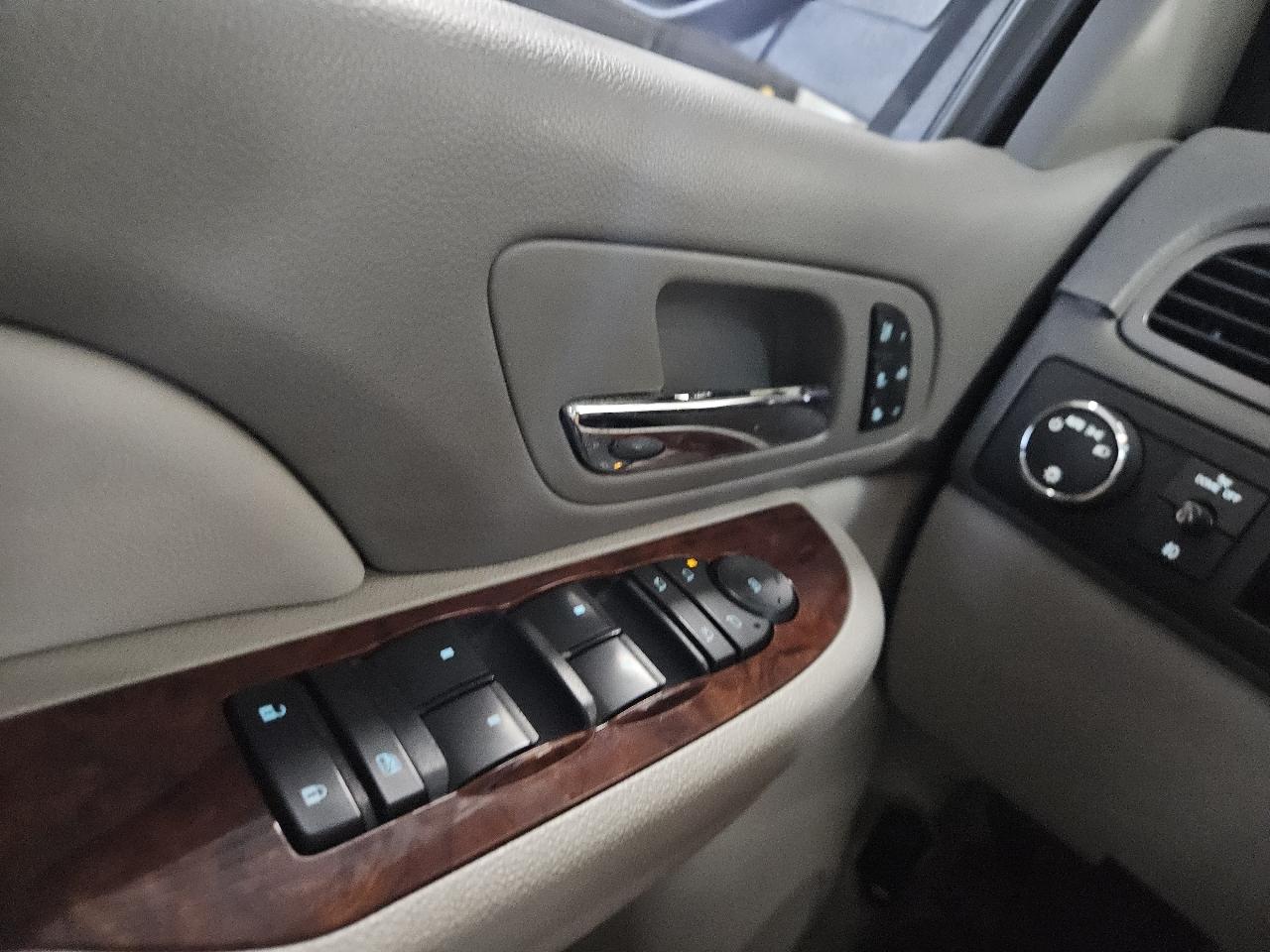 Chevrolet Tahoe 2WD 4dr 1500 LTZ 2009