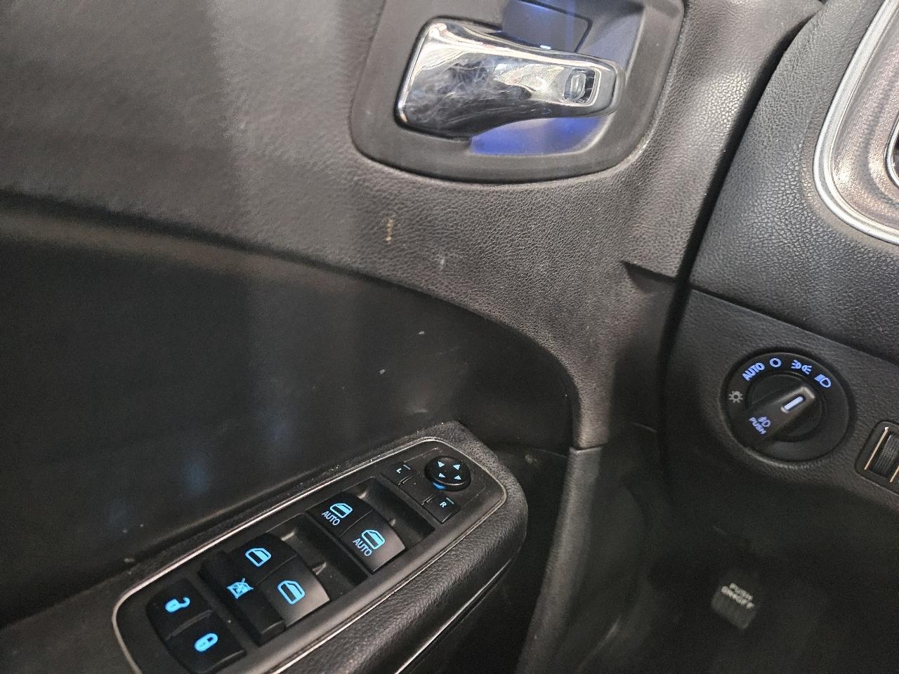 Dodge Charger 4dr Sdn SXT RWD 2014