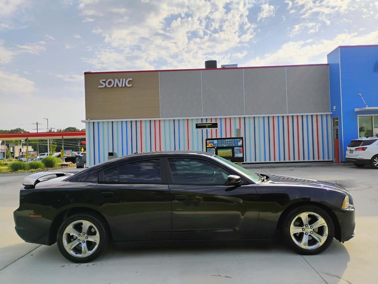 Dodge Charger 4dr Sdn SXT RWD 2014