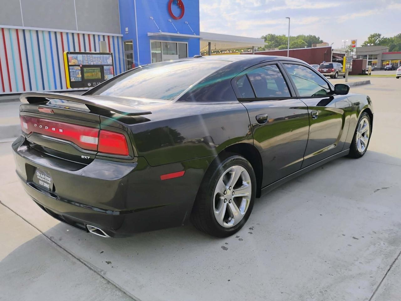 Dodge Charger 4dr Sdn SXT RWD 2014