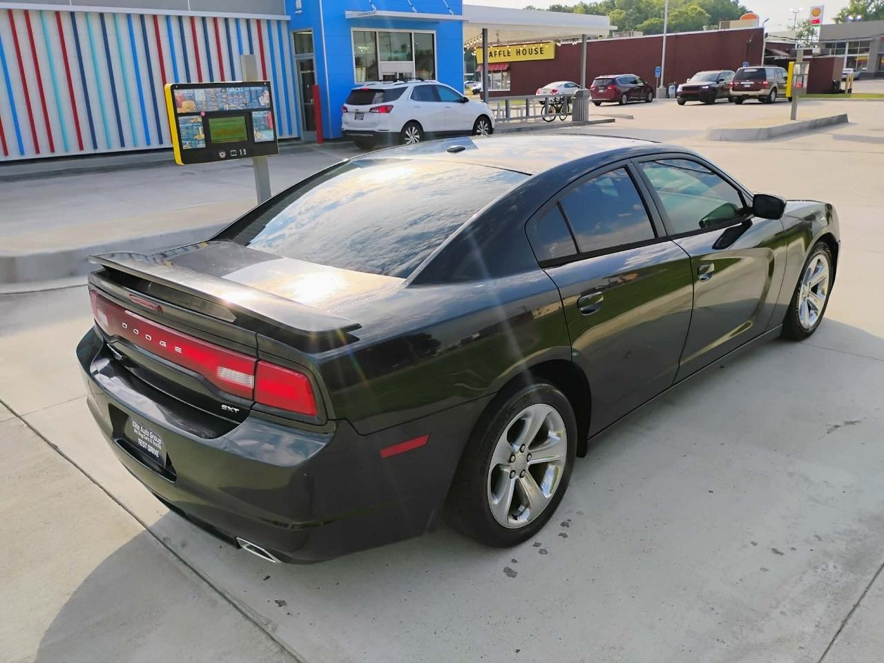 Dodge Charger 4dr Sdn SXT RWD 2014