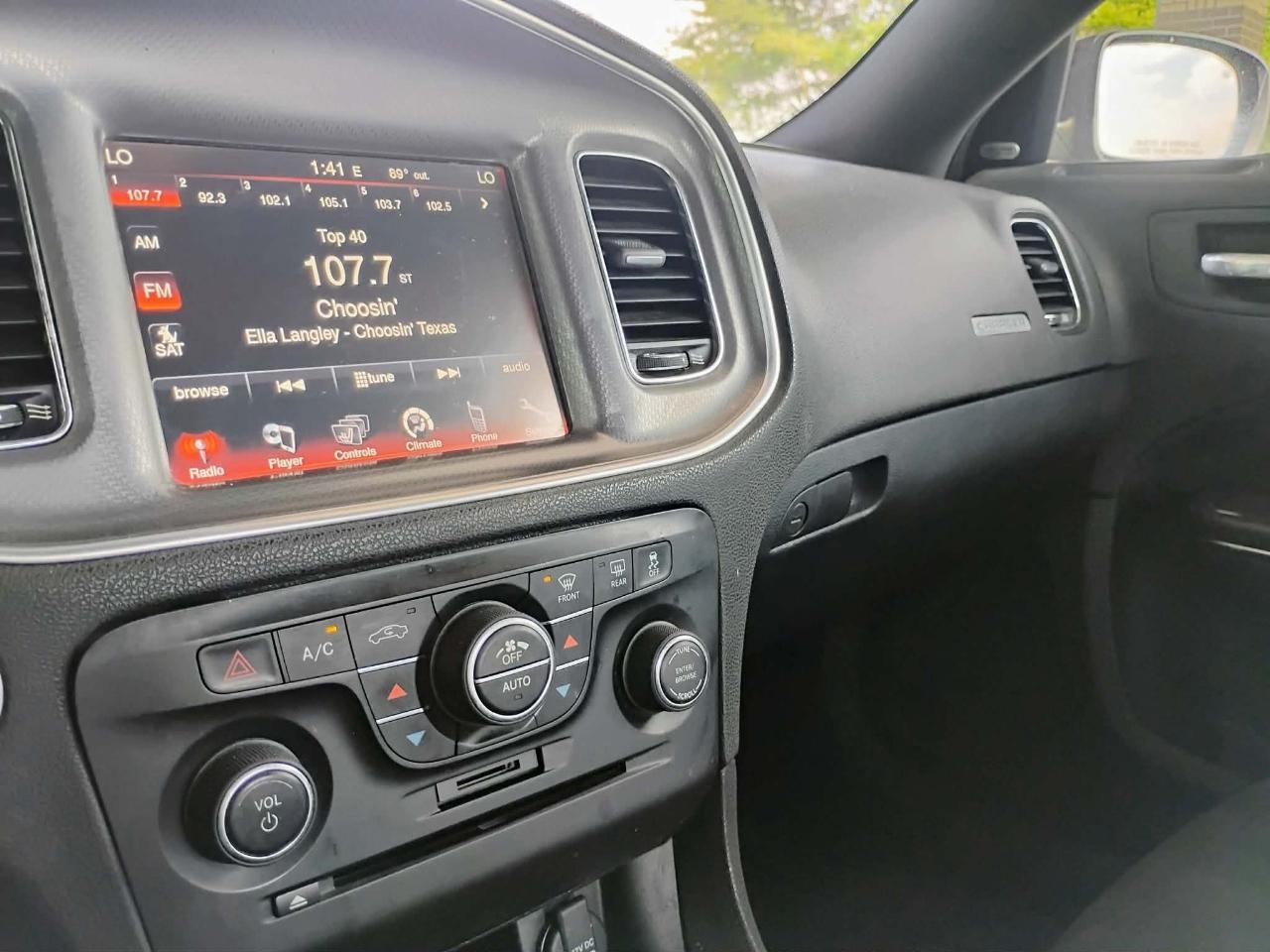Dodge Charger 4dr Sdn SXT RWD 2014
