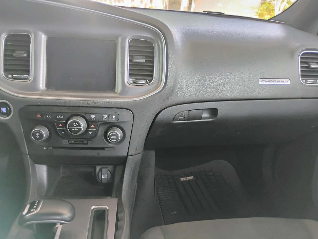 Dodge Charger 4dr Sdn SXT RWD 2014