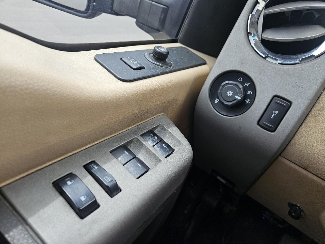 Ford Super Duty F-250 SRW 4WD Crew Cab 156" Lariat 2013