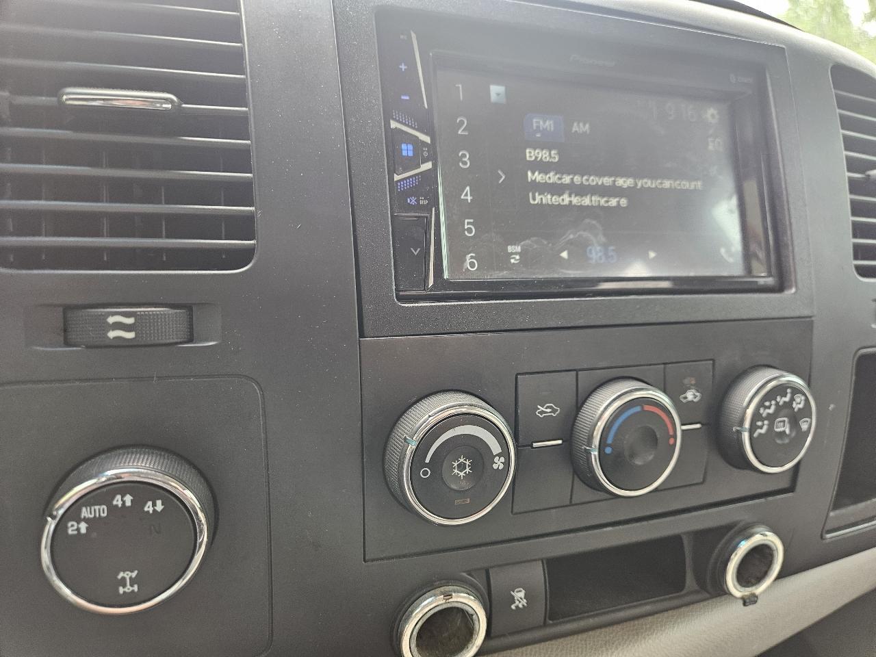 Chevrolet Silverado 1500 4WD Crew Cab 143.5" LT 2010