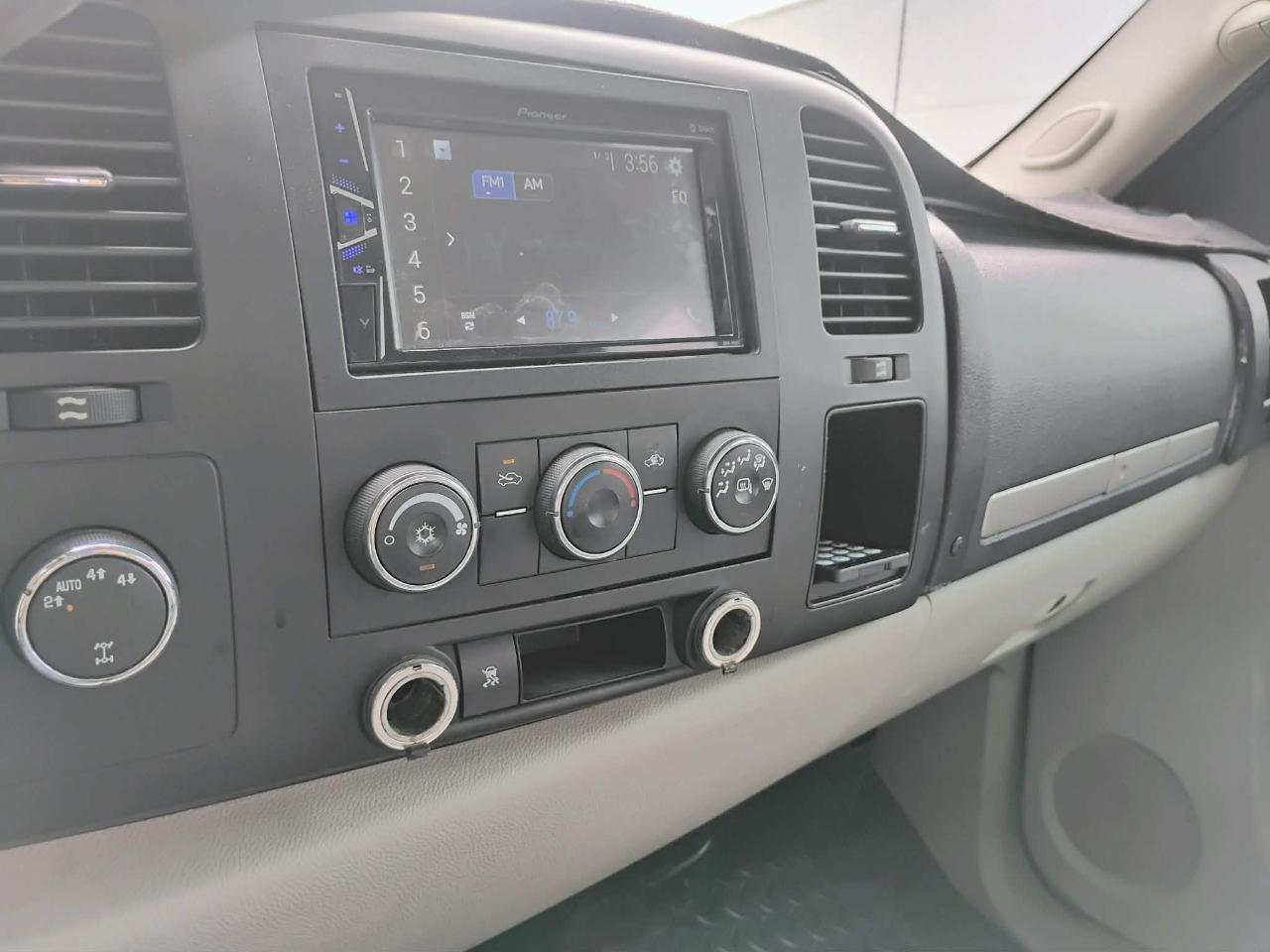 Chevrolet Silverado 1500 4WD Crew Cab 143.5" LT 2010