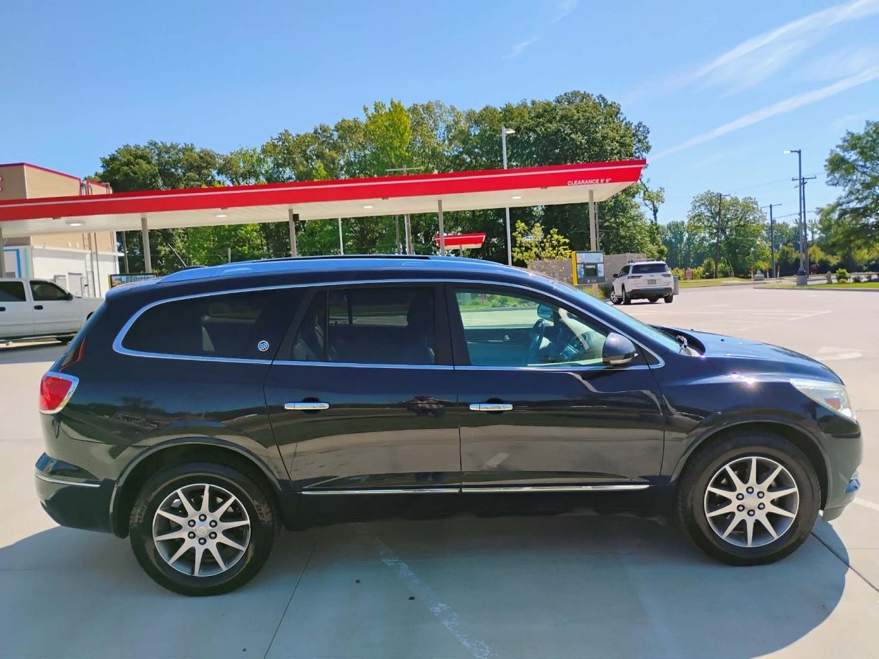 Buick Enclave FWD 4dr Leather 2017