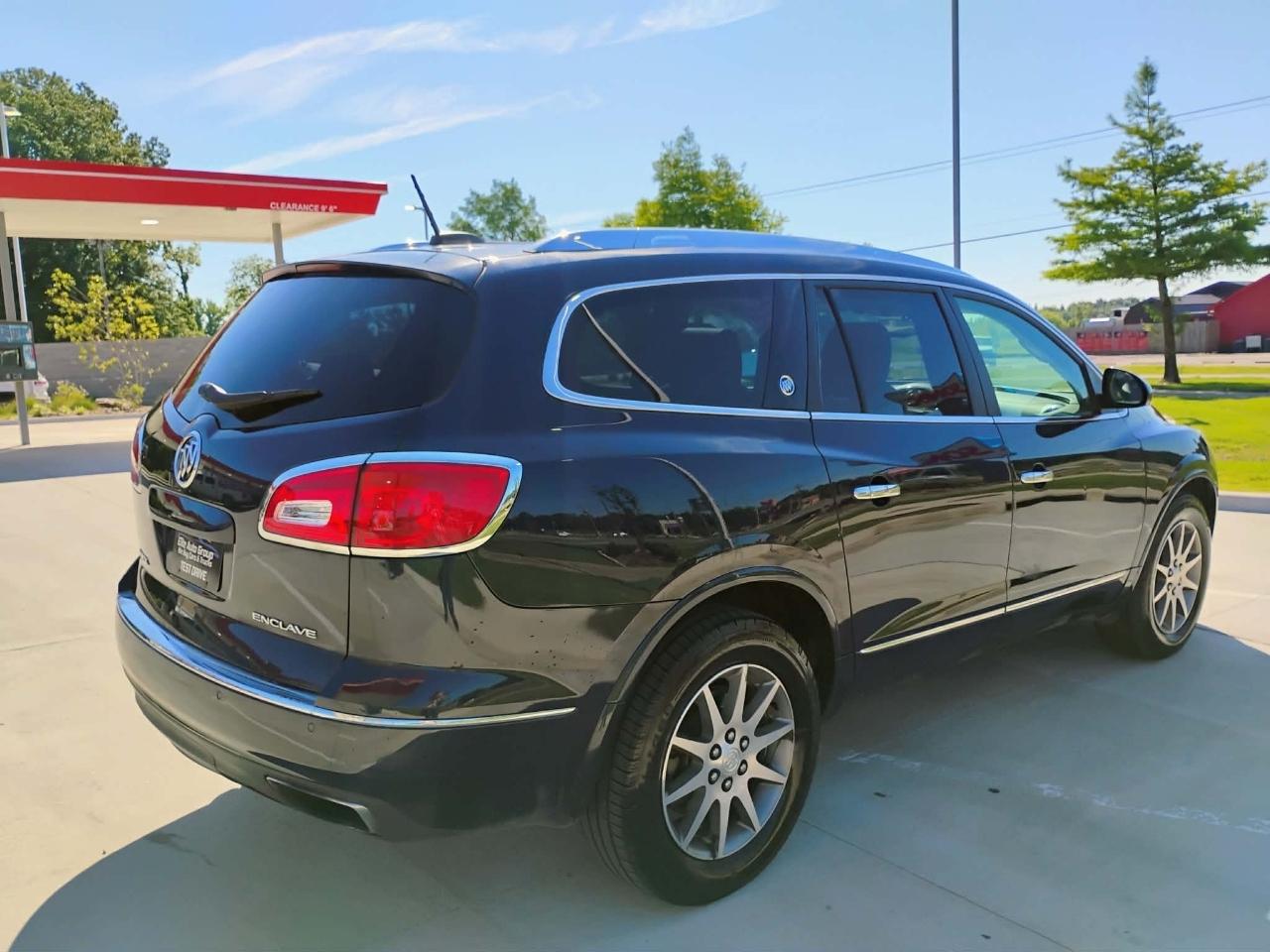 Buick Enclave FWD 4dr Leather 2017