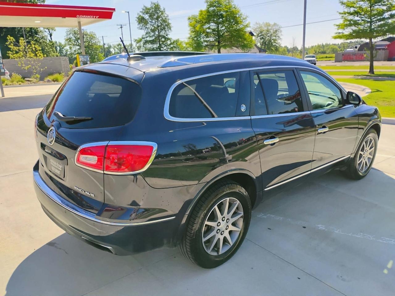 Buick Enclave FWD 4dr Leather 2017
