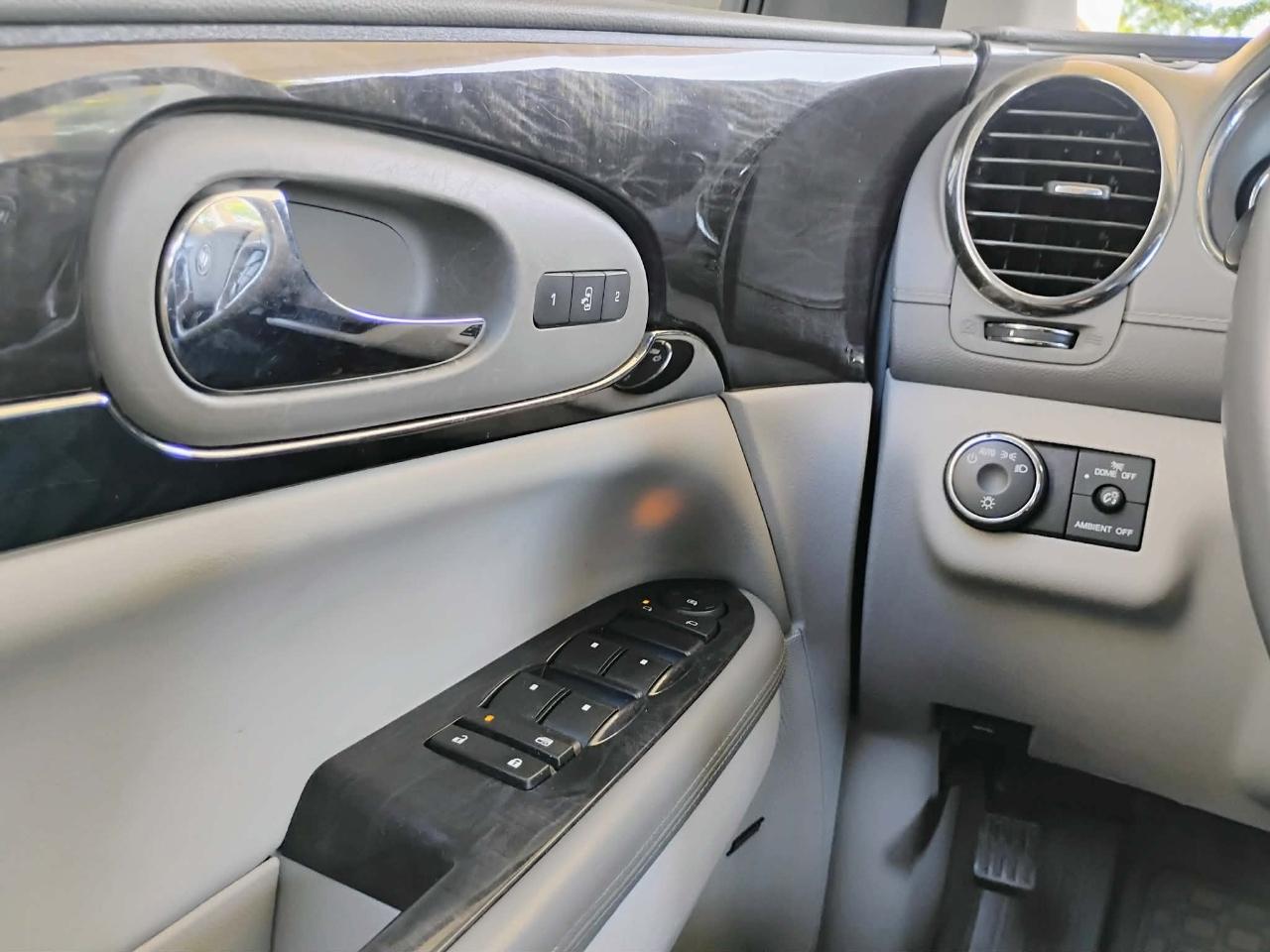 Buick Enclave FWD 4dr Leather 2017