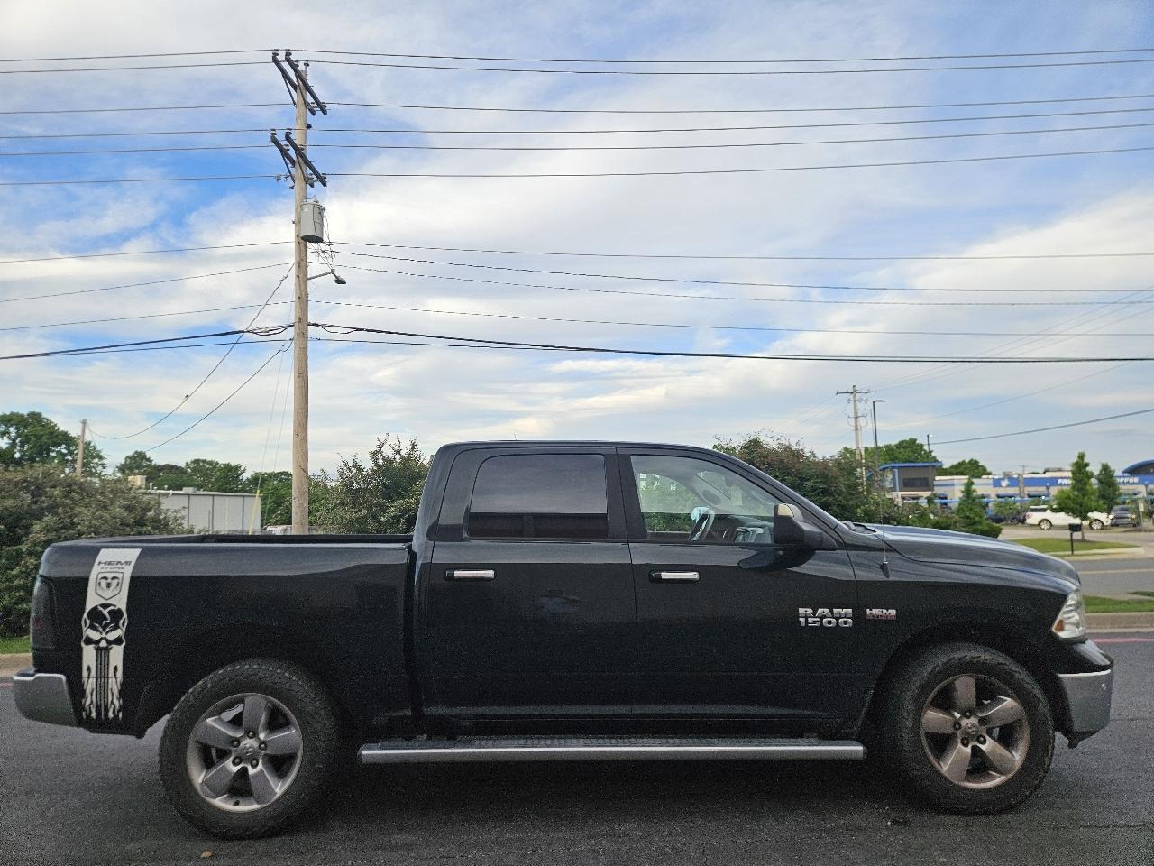 RAM 1500 Big Horn 4x4 Crew Cab 5'7" Box 2017