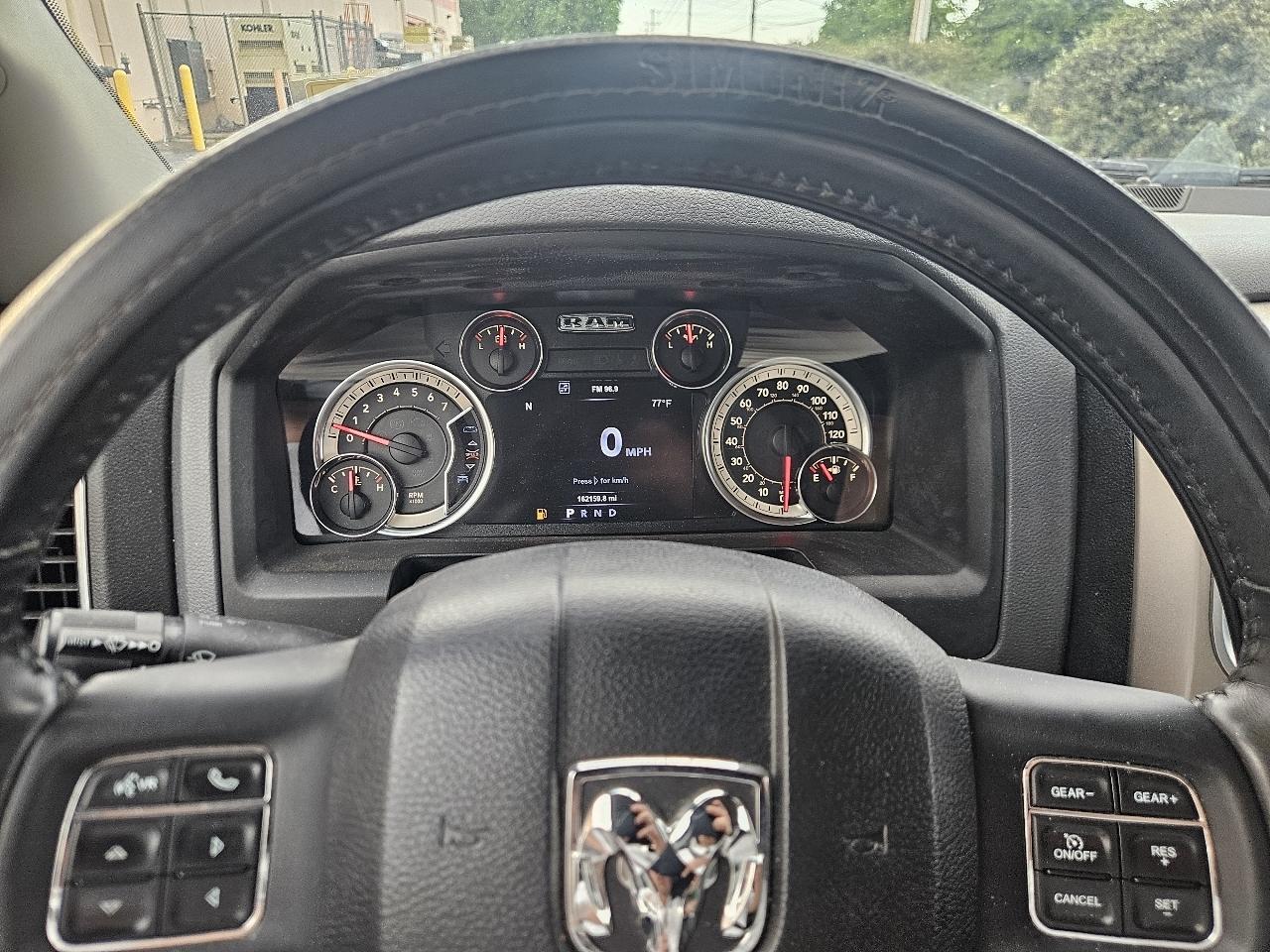RAM 1500 Big Horn 4x4 Crew Cab 5'7" Box 2017