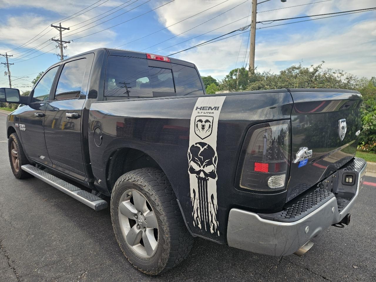 RAM 1500 Big Horn 4x4 Crew Cab 5'7" Box 2017