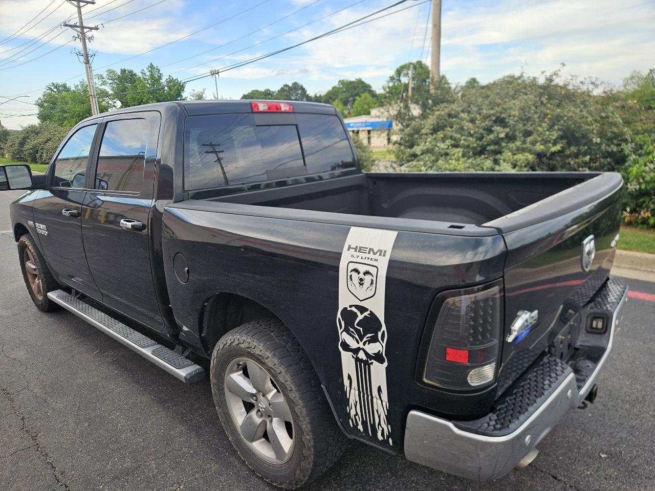 RAM 1500 Big Horn 4x4 Crew Cab 5'7" Box 2017