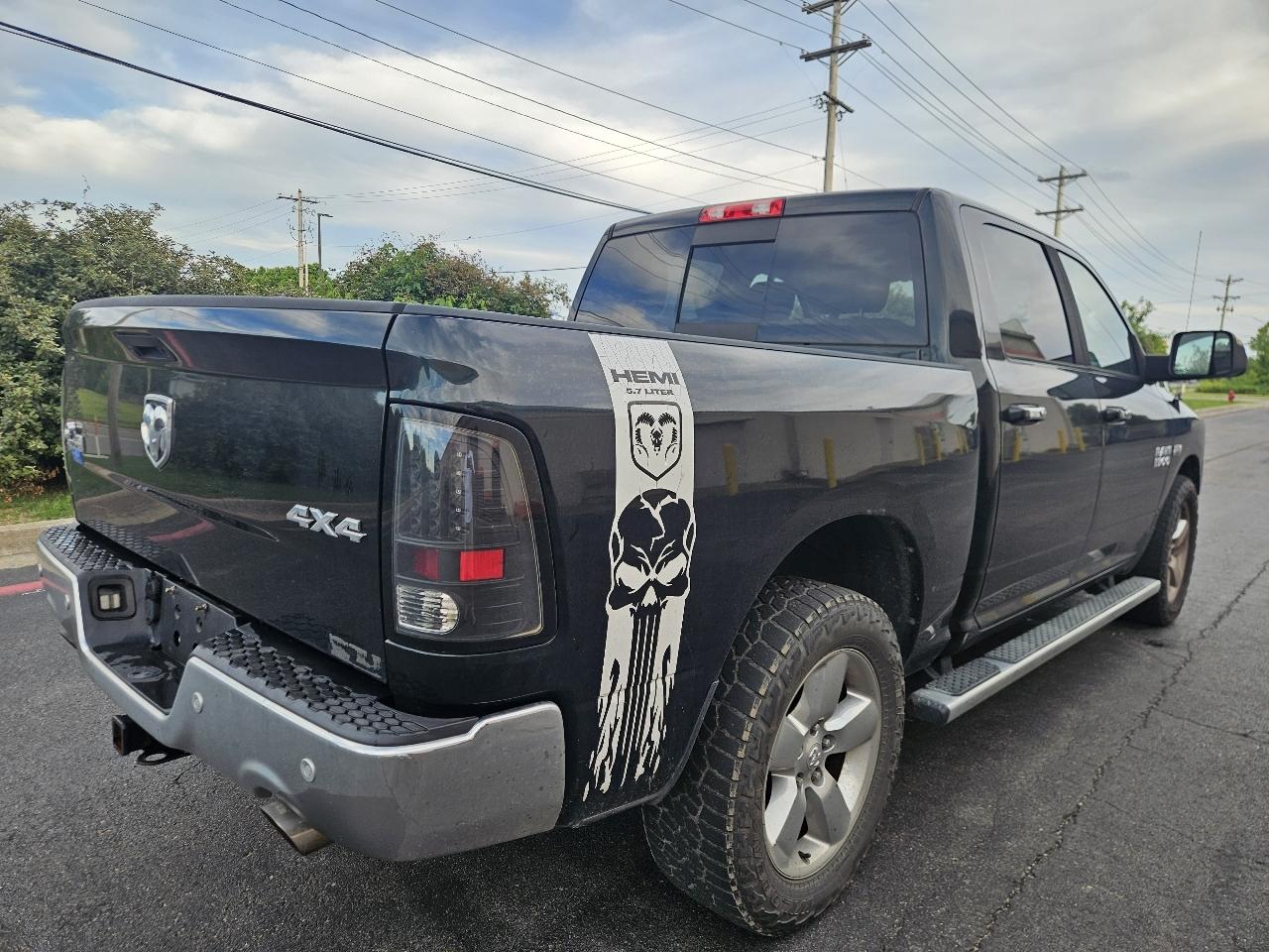 RAM 1500 Big Horn 4x4 Crew Cab 5'7" Box 2017