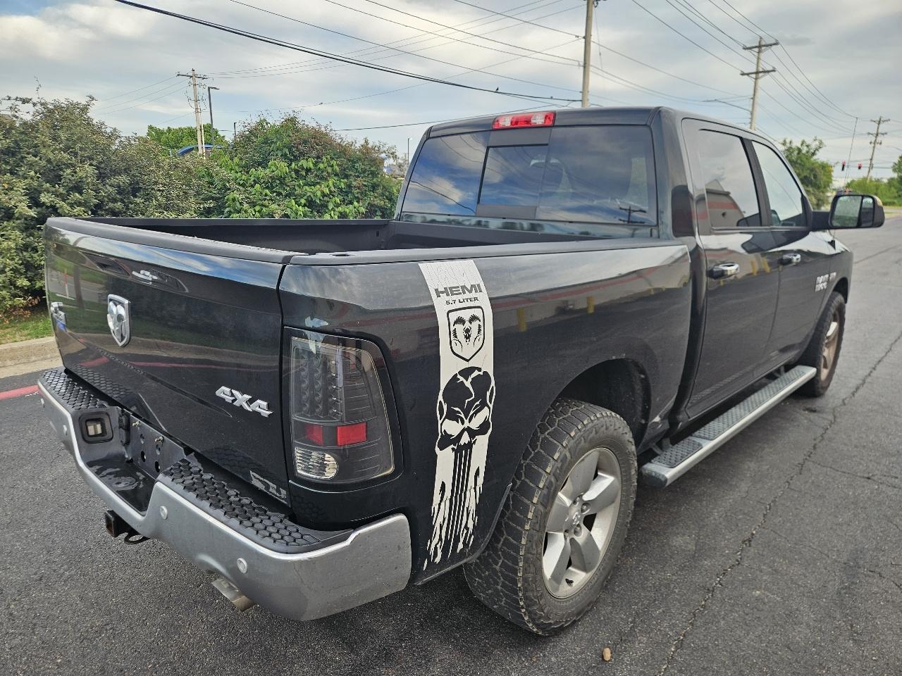 RAM 1500 Big Horn 4x4 Crew Cab 5'7" Box 2017