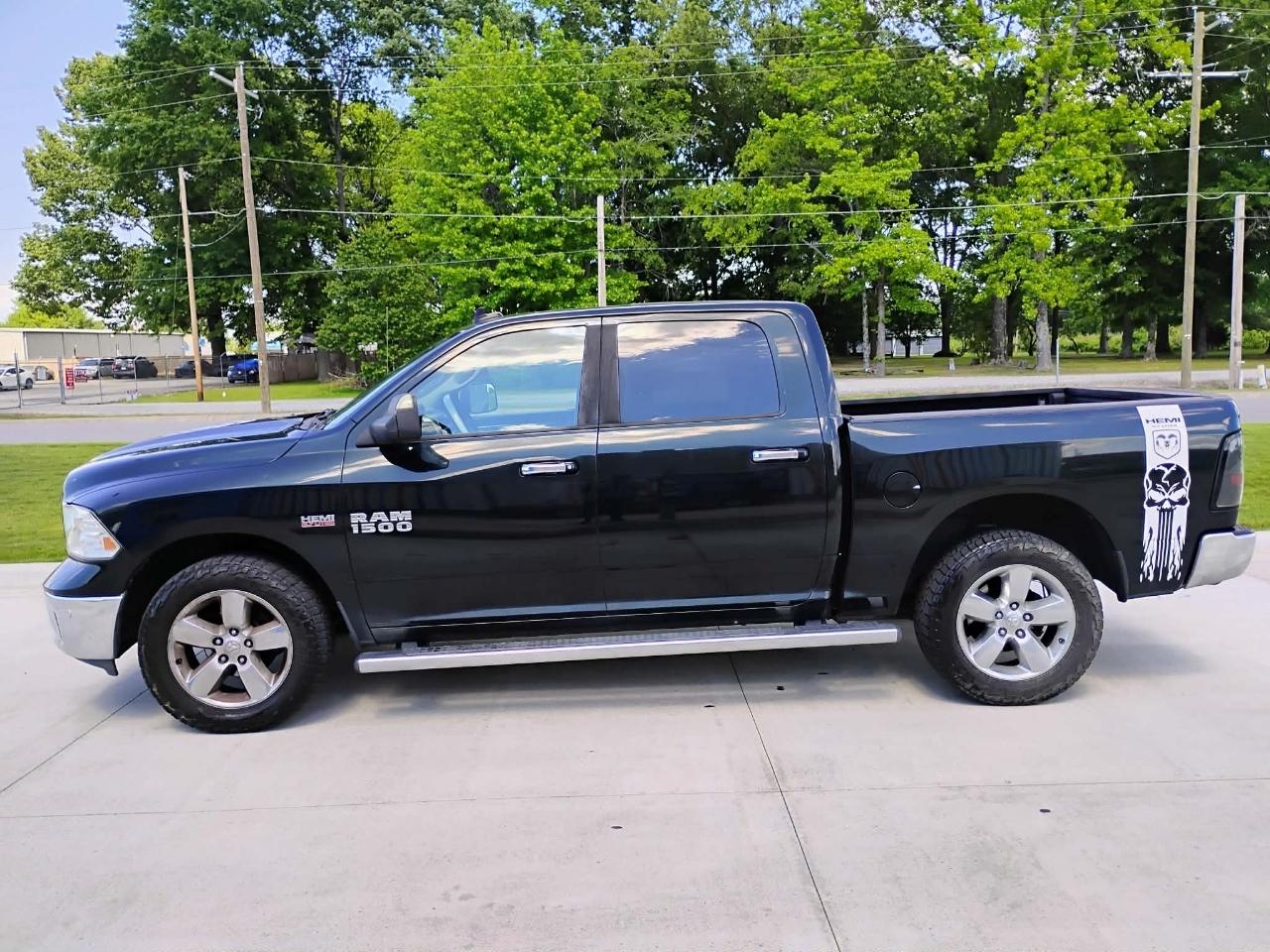 RAM 1500 Big Horn 4x4 Crew Cab 5'7" Box 2017