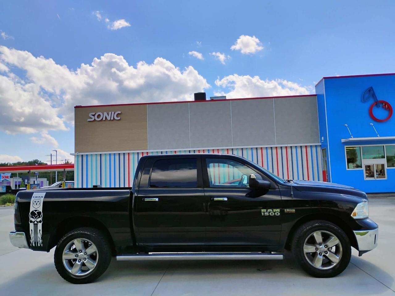 RAM 1500 Big Horn 4x4 Crew Cab 5'7" Box 2017