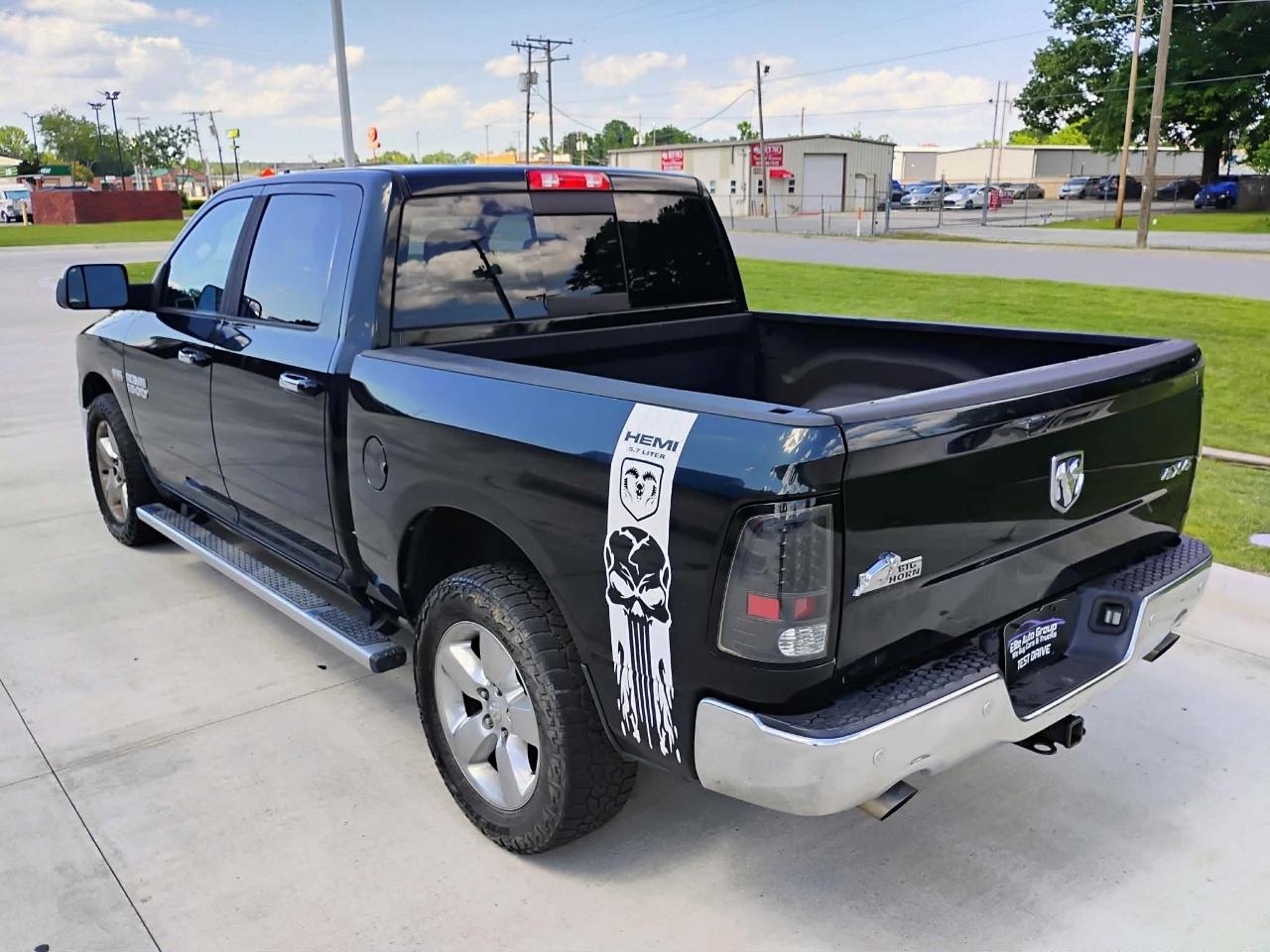 RAM 1500 Big Horn 4x4 Crew Cab 5'7" Box 2017