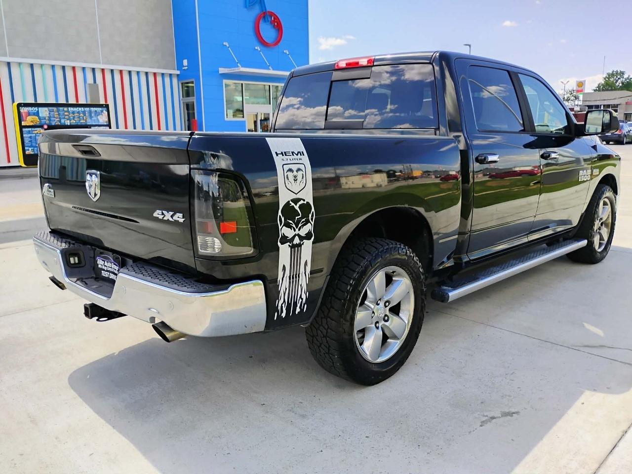 RAM 1500 Big Horn 4x4 Crew Cab 5'7" Box 2017