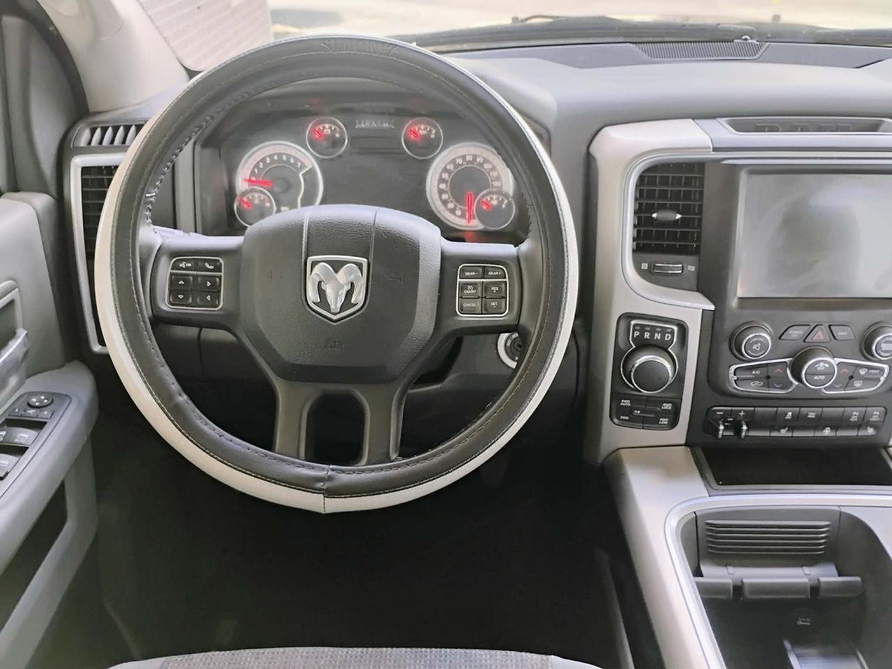 RAM 1500 Big Horn 4x4 Crew Cab 5'7" Box 2017