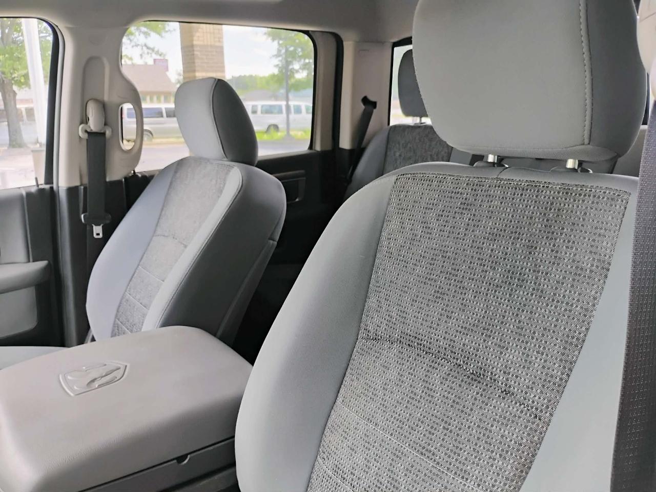 RAM 1500 Big Horn 4x4 Crew Cab 5'7" Box 2017
