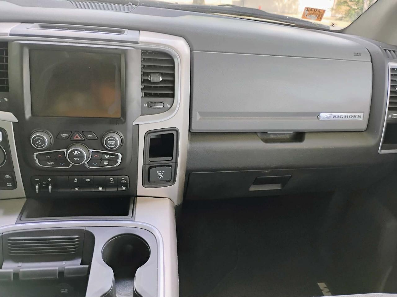 RAM 1500 Big Horn 4x4 Crew Cab 5'7" Box 2017