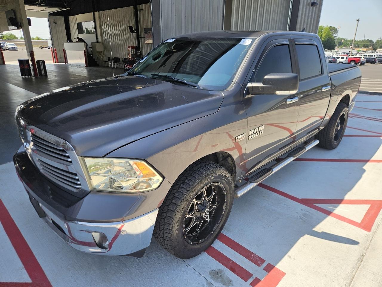 RAM 1500 2WD Crew Cab 140.5" Big Horn 2015