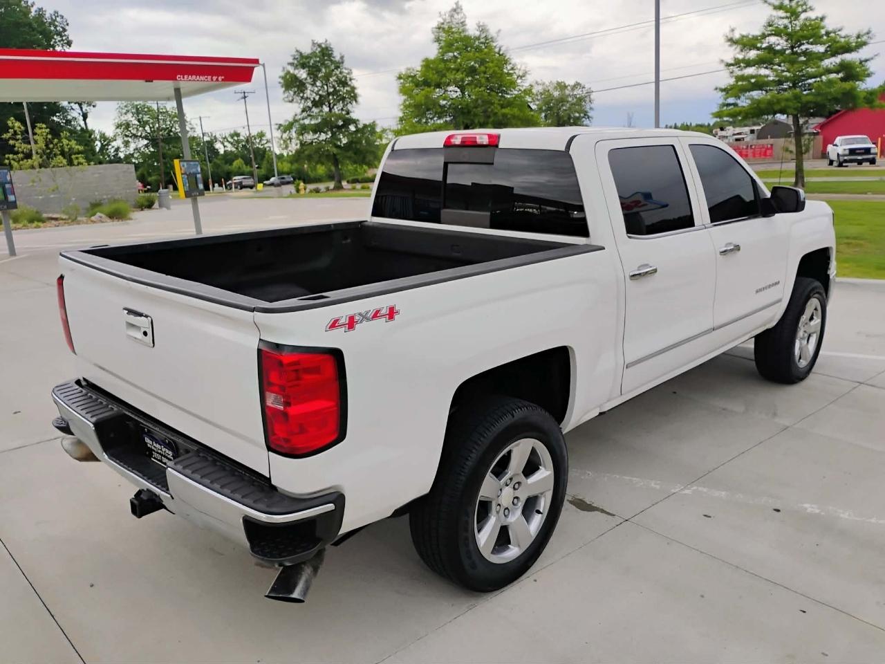 Chevrolet Silverado 1500 4WD Crew Cab 143.5" LTZ w/1LZ 2015
