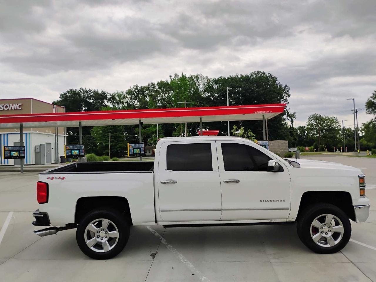 Chevrolet Silverado 1500 4WD Crew Cab 143.5" LTZ w/1LZ 2015